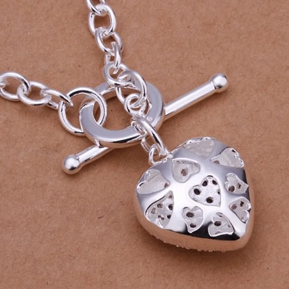 🌟 Silver Heart Pendant Bracelet - Picture 2 of 3